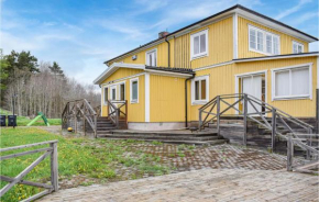Stunning home in Mörlunda with WiFi and 6 Bedrooms in Mörlunda